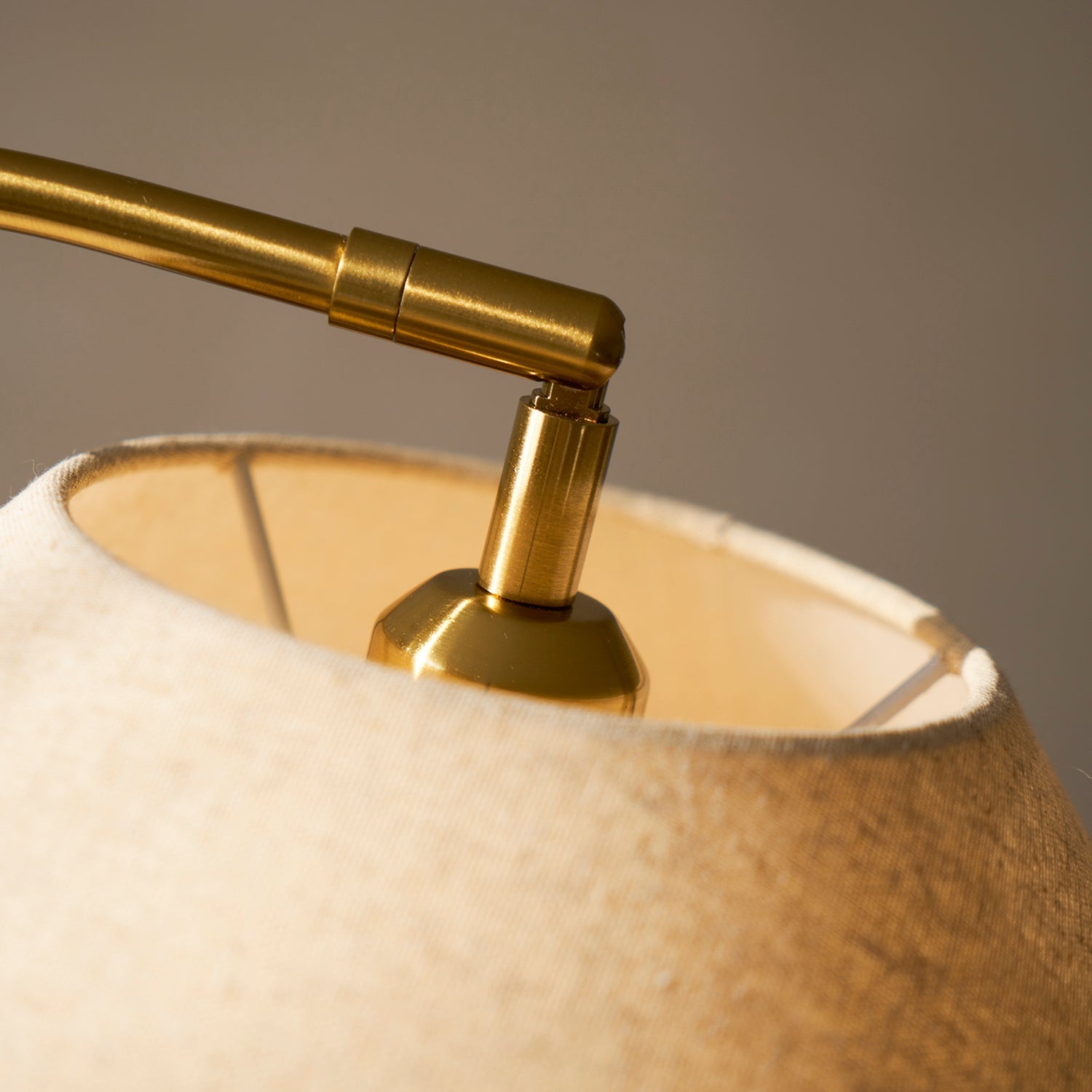 Valdorin - Sculptural Hand Floor Lamp
