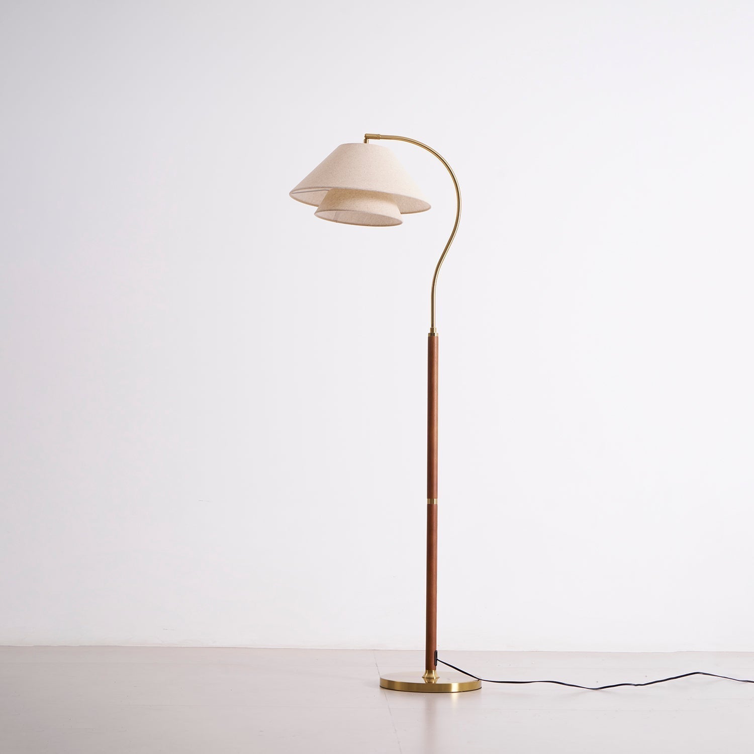 Valdorin - Sculptural Hand Floor Lamp