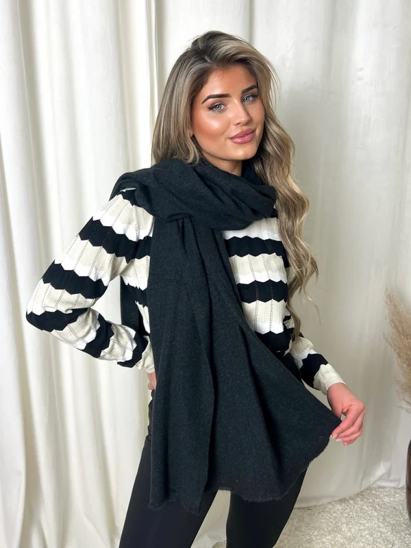 Hayley - Elegant Women's Scarf with Style