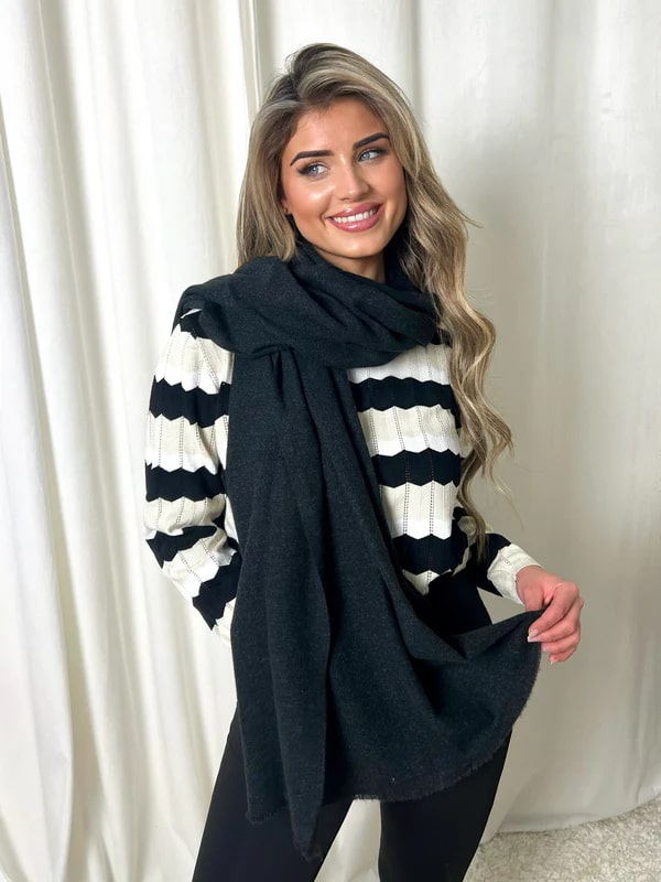 Hayley - Elegant Women's Scarf with Style