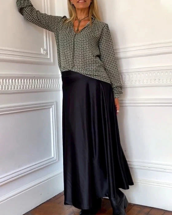 Jamy - Graphic V-Neck Blouse