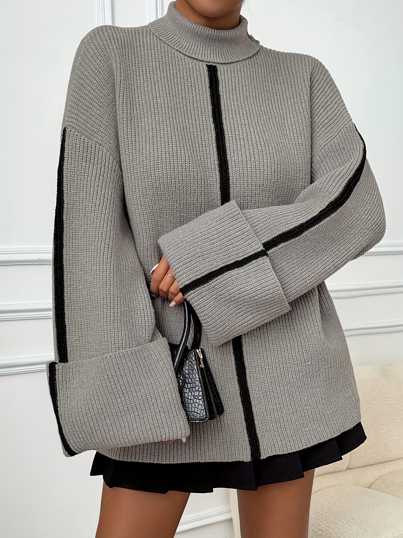 Jayde | Stylish turtleneck with wide sleeves and contrasting stripes 