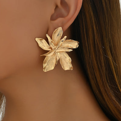 Julia | Luxurious Flower-Shaped Statement Earrings 
