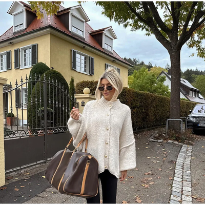 Knitted women's cardigan with buttons – Oversized model with balloon sleeves 