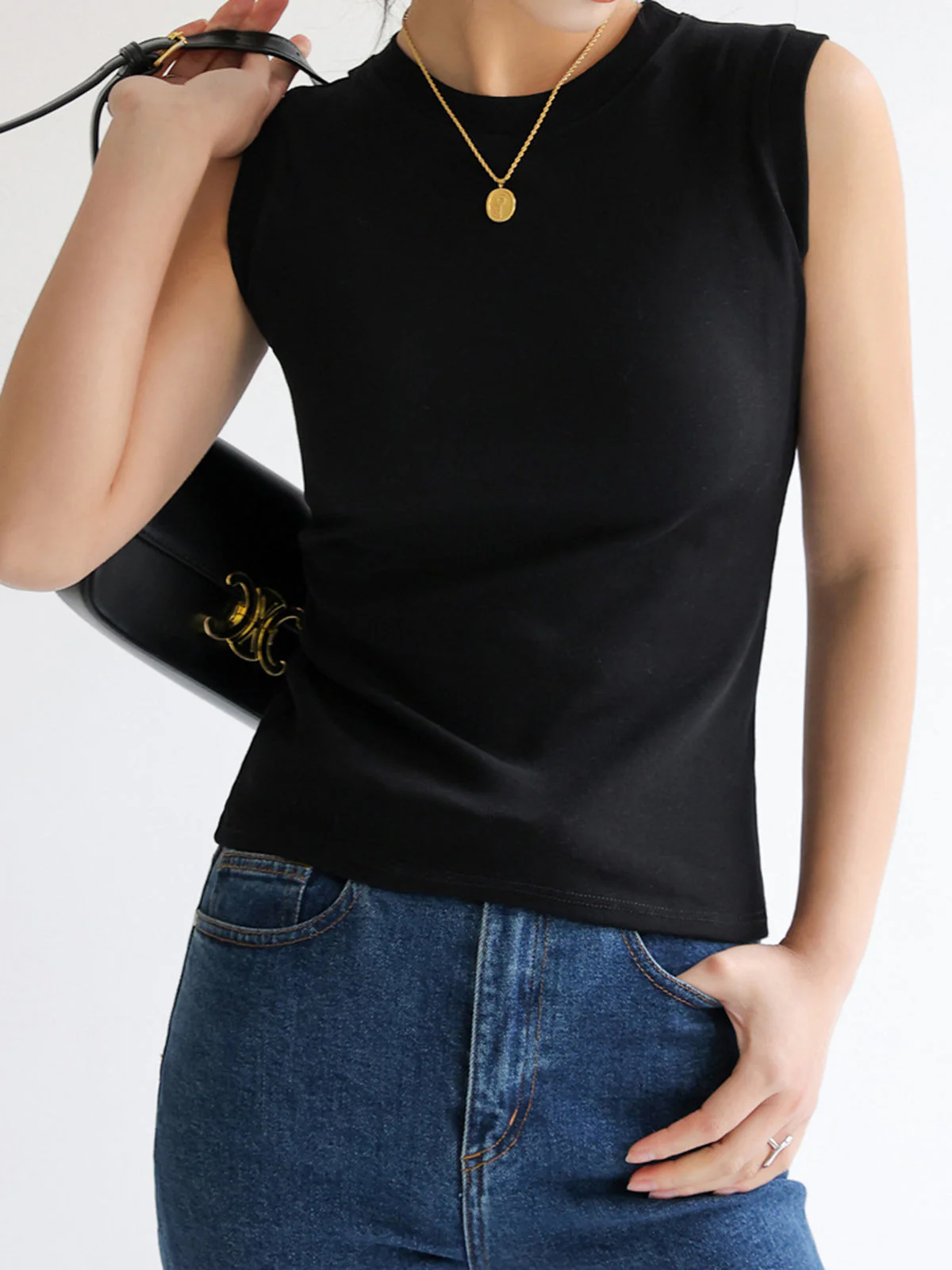 Mouwloze dames top – Aansluitend model met ronde hals