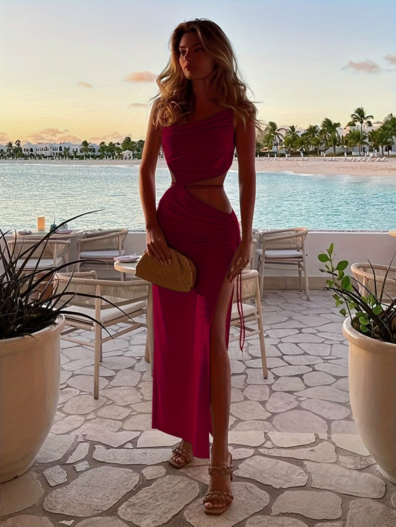 Leila | Sexy Asymmetrische Cut-Out Jurk met Hoge Split