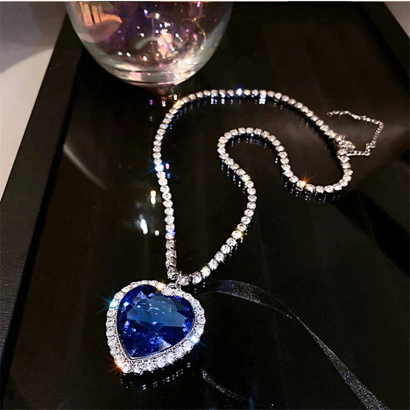 BlueHeart Kristal Sieraad – Subtiele Elegantie & Tijdloze Schoonheid