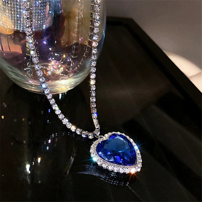 BlueHeart Kristal Sieraad – Subtiele Elegantie & Tijdloze Schoonheid