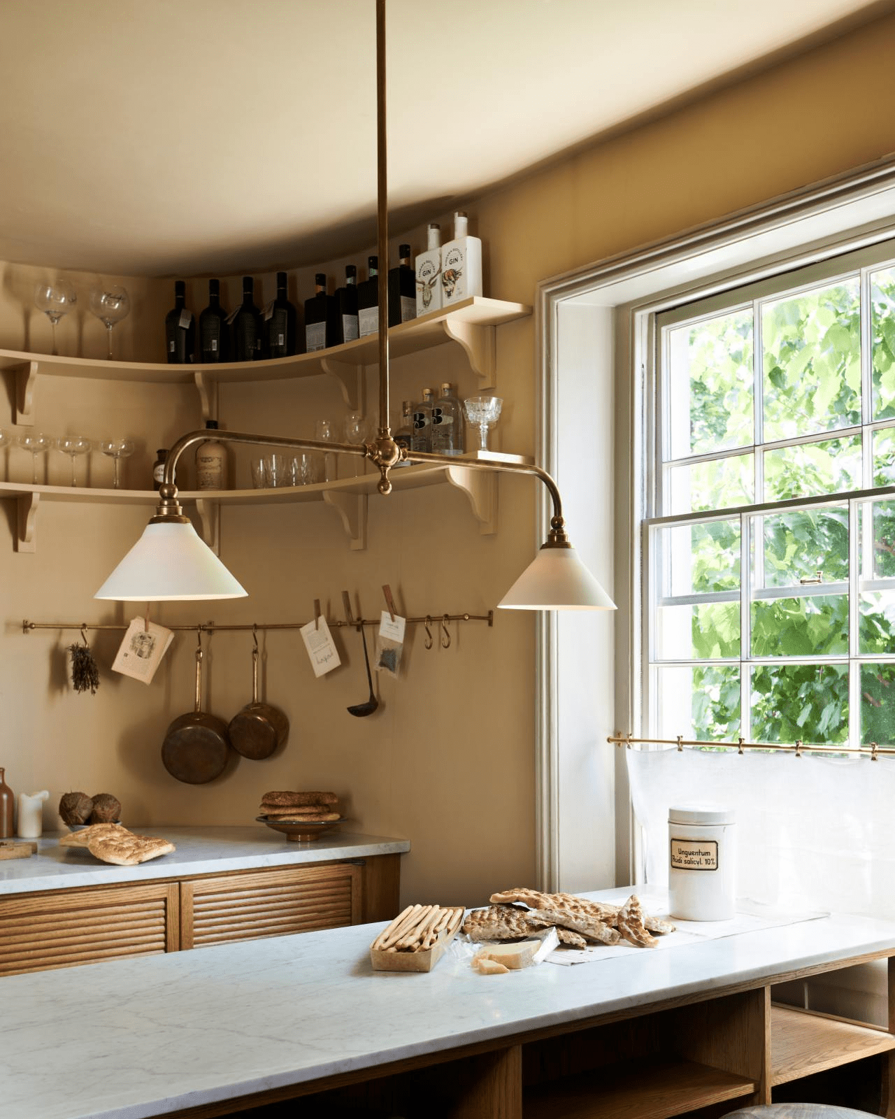 Lunabra – Brass and Ceramic Pendant Light with Adjustable Height