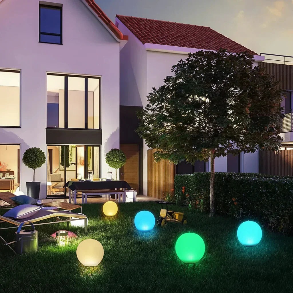 Véra – Solar LED Floating Globe Light