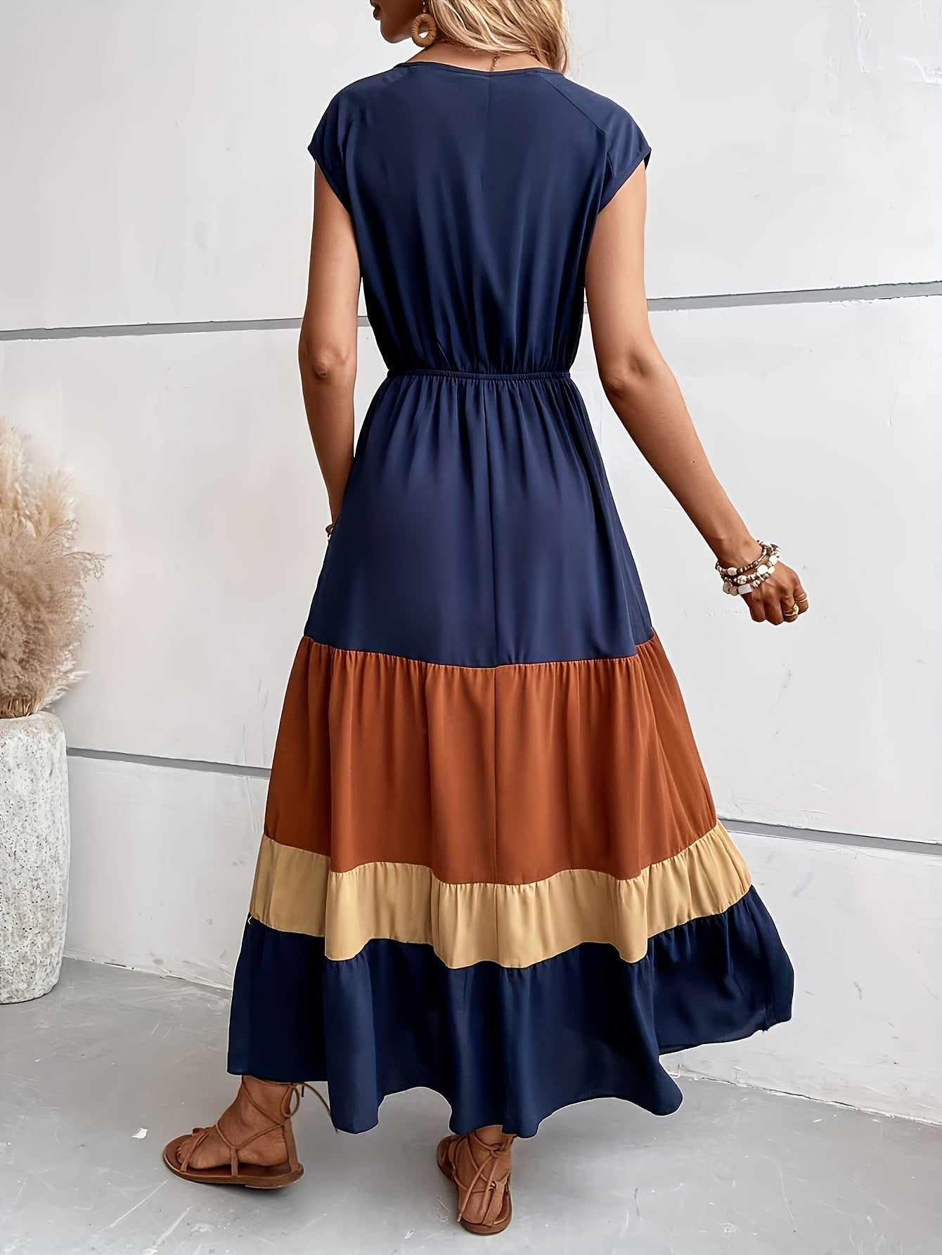 Norah | Elegante Maxi Jurk met Kleurenblokken en V-Hals