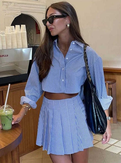 Norie | Elegante Blauw Gestreepte Set met Crop Top en Plooirok