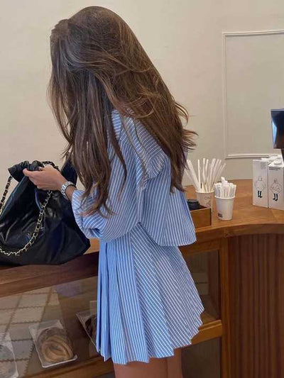 Norie | Elegante Blauw Gestreepte Set met Crop Top en Plooirok