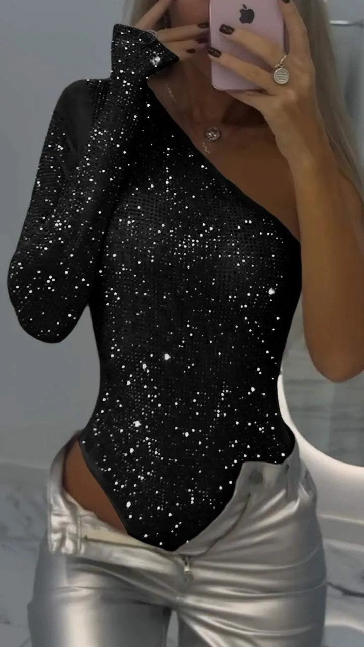 Pamora-mode | One-shoulder paillettentop met strass-steentjes