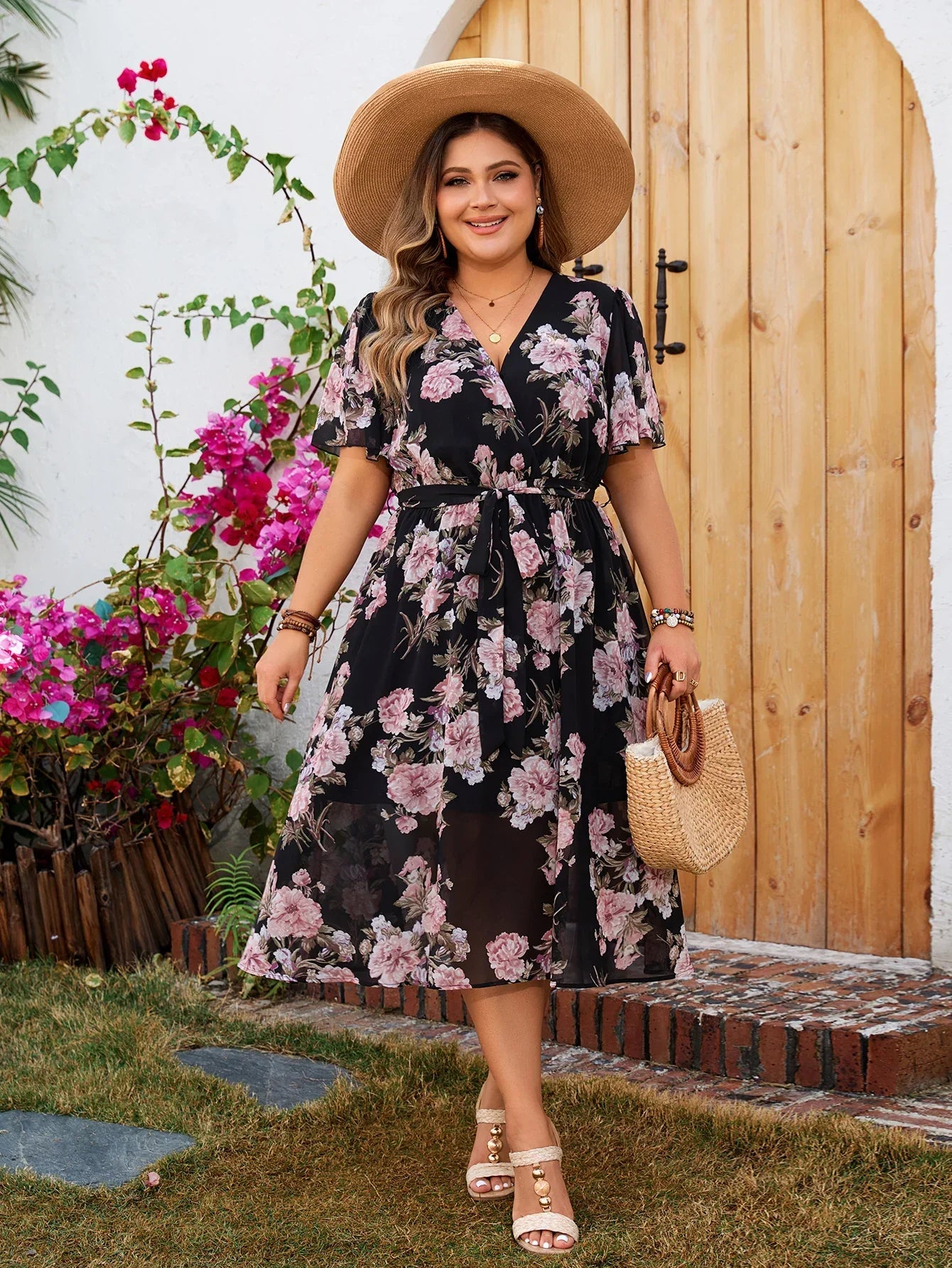Alexa - V-hals bloemenprint plus maat midi-jurk