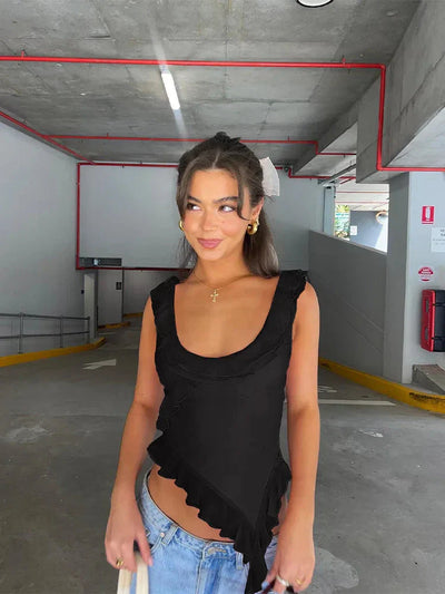 Giliaan - Chic Black Top with Ruffles