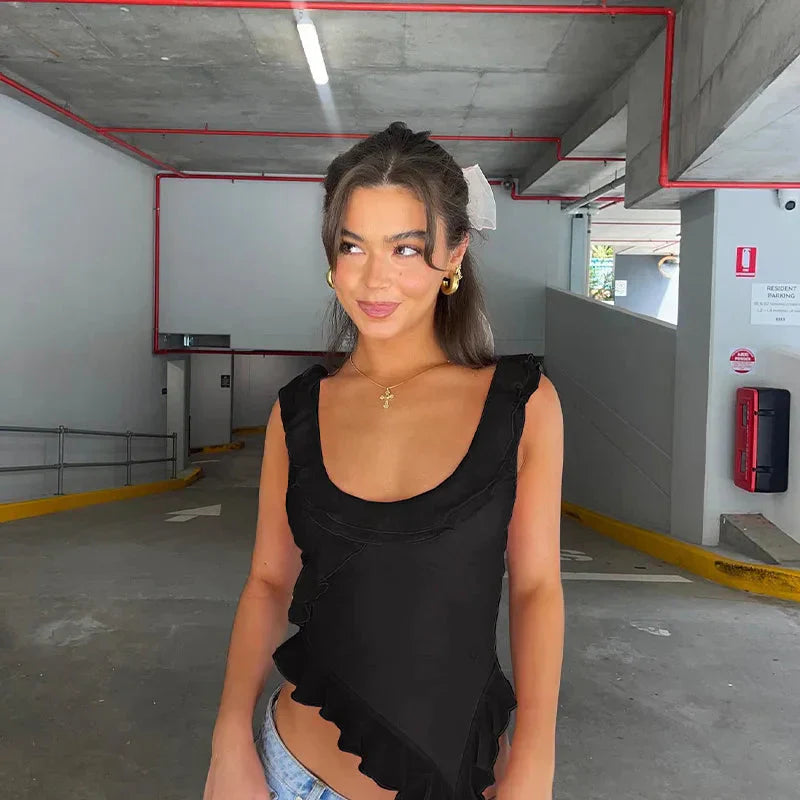 Giliaan - Chic Black Top with Ruffles