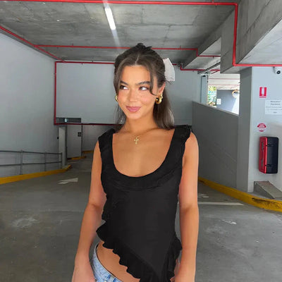 Giliaan - Chic Black Top with Ruffles