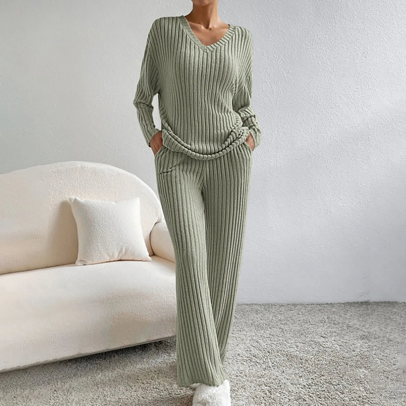 Lena – Stylish Knitted Set with V-Neck