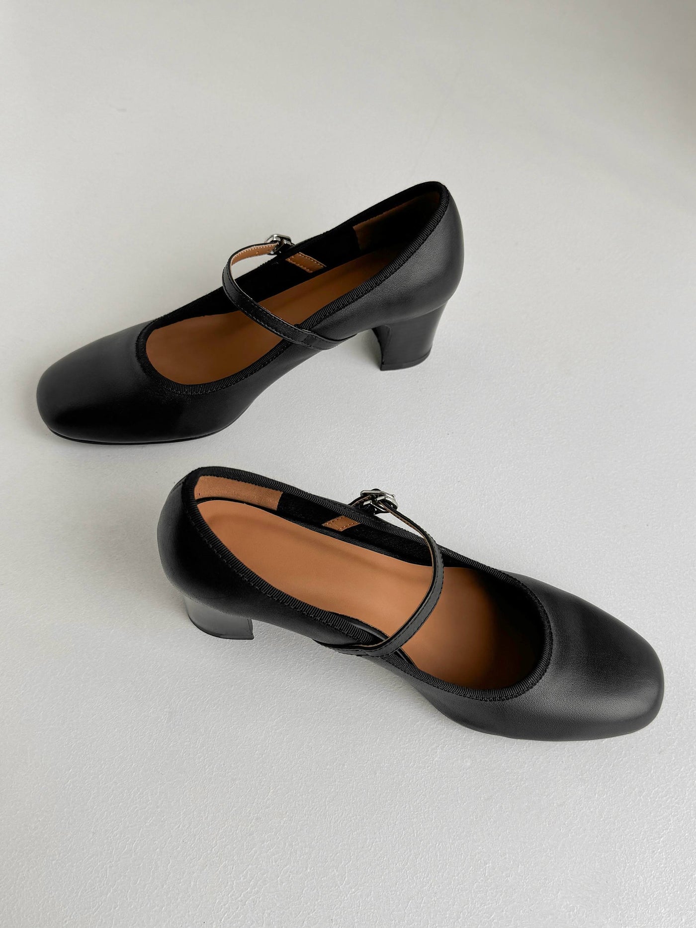 Fanny - Round toe in vegan leather