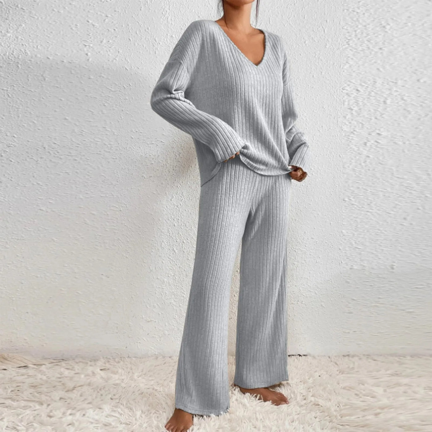 Lena – Stylish Knitted Set with V-Neck
