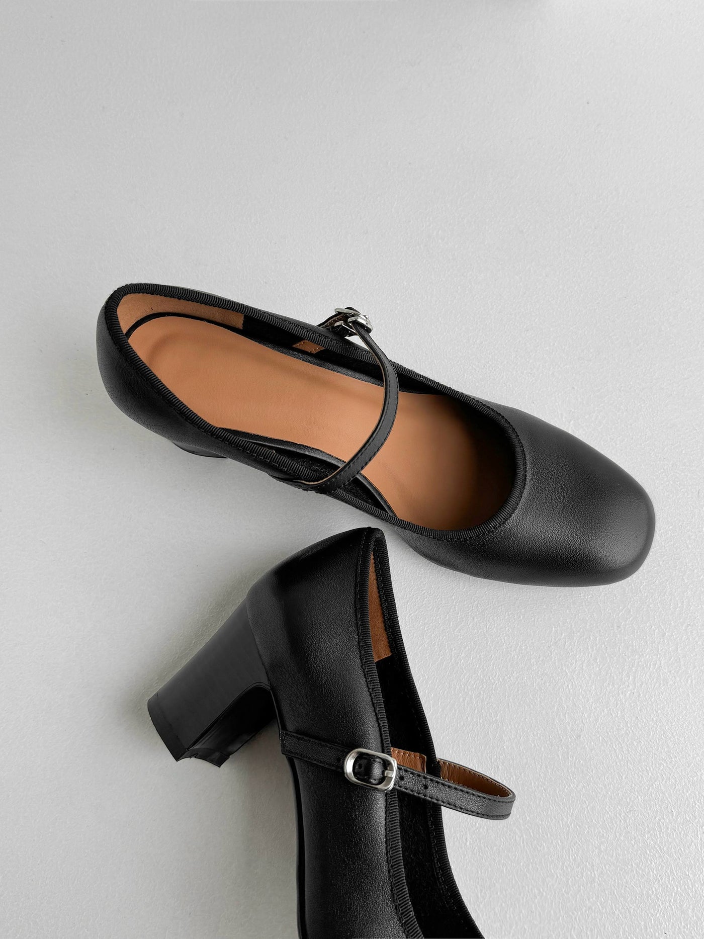 Fanny - Round toe in vegan leather