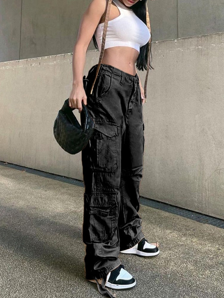 Lotte | Wide-leg cargo pants for women.