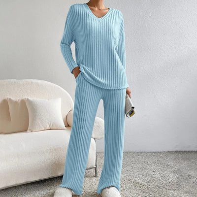 Lena – Stylish Knitted Set with V-Neck
