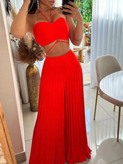 Laury - Seductive red crop top and pleated wide-leg trousers