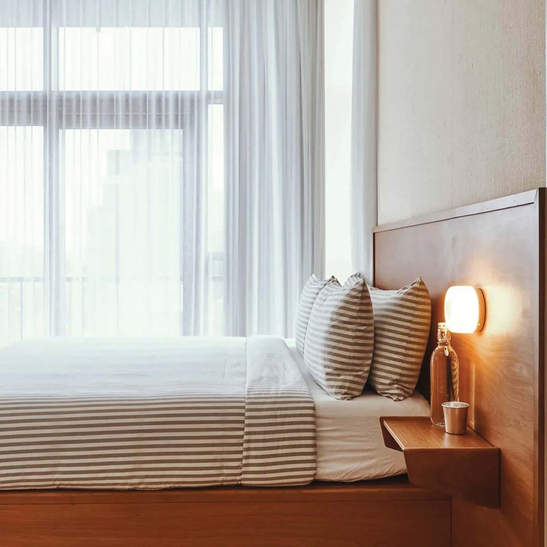 Dinrahn - Compact Glass Wall Lamp