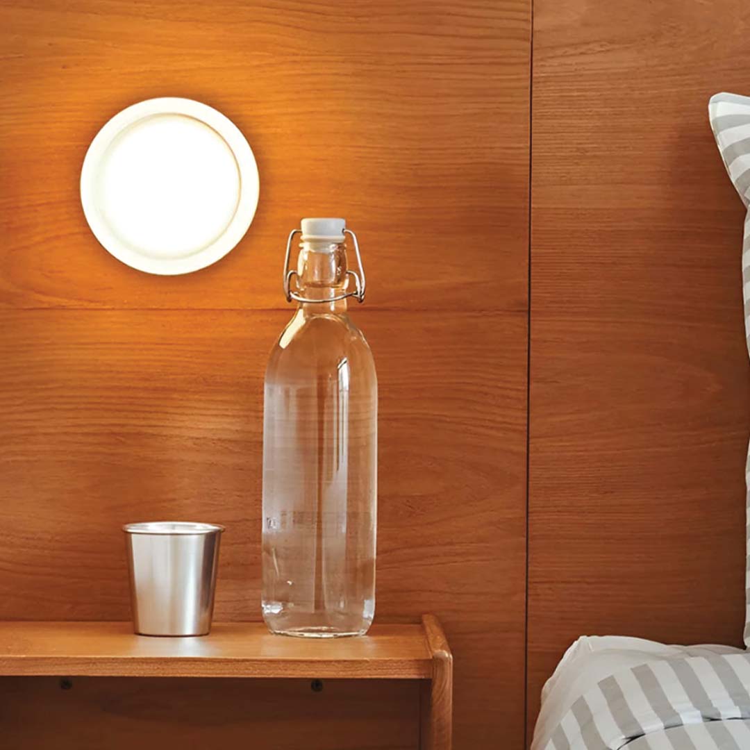 Dinrahn - Compact Glass Wall Lamp
