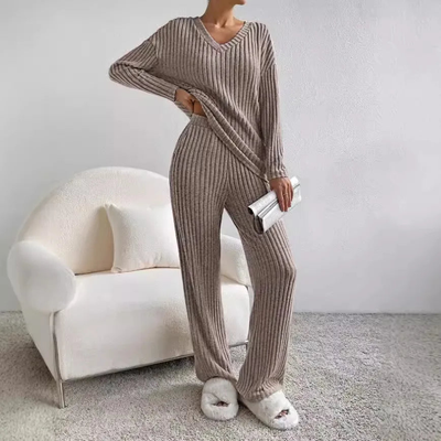 Lena – Stylish Knitted Set with V-Neck