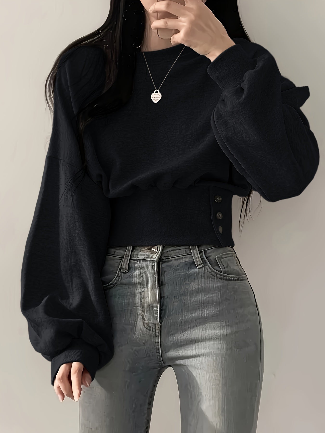 Selena | Trendy Sweater met Knoopdetails en Ballonmouwen