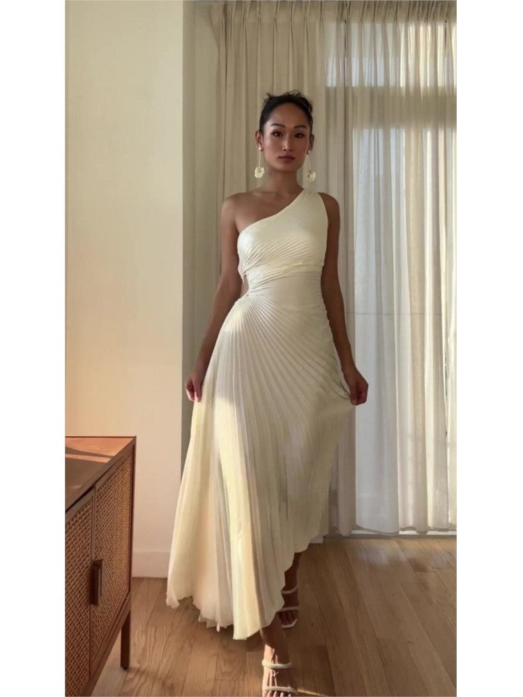 Taelynn - elegant plisséjurk met één schouder