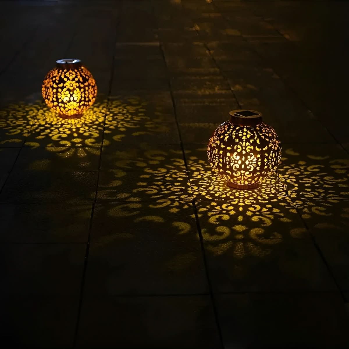 Laviera – Vintage Solar LED Garden Lantern Globe