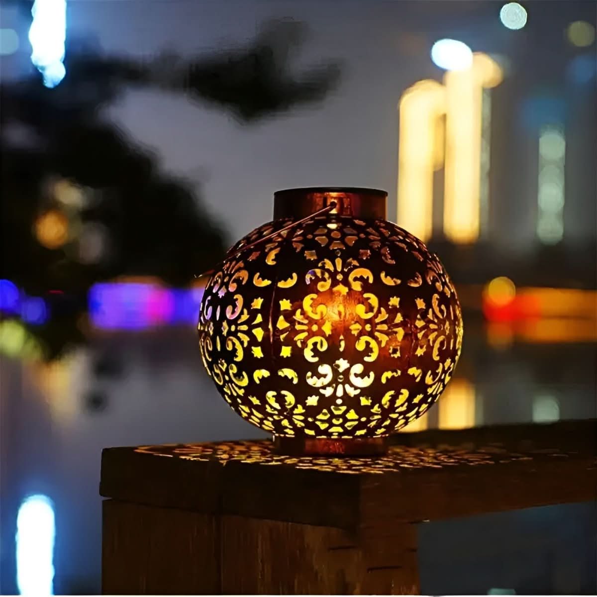 Laviera – Vintage Solar LED Garden Lantern Globe