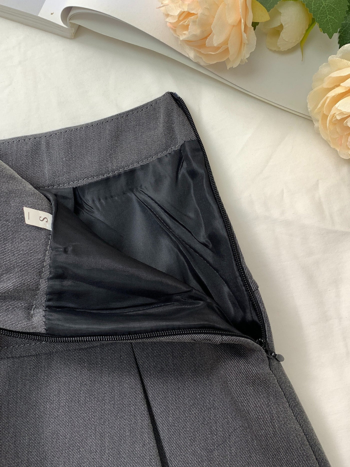 Nina | Mooie geplooide minirok met hoge taille in effen kleur
