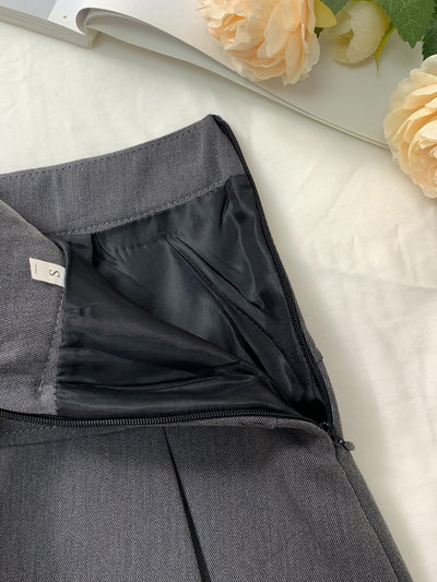 Nina | Mooie geplooide minirok met hoge taille in effen kleur
