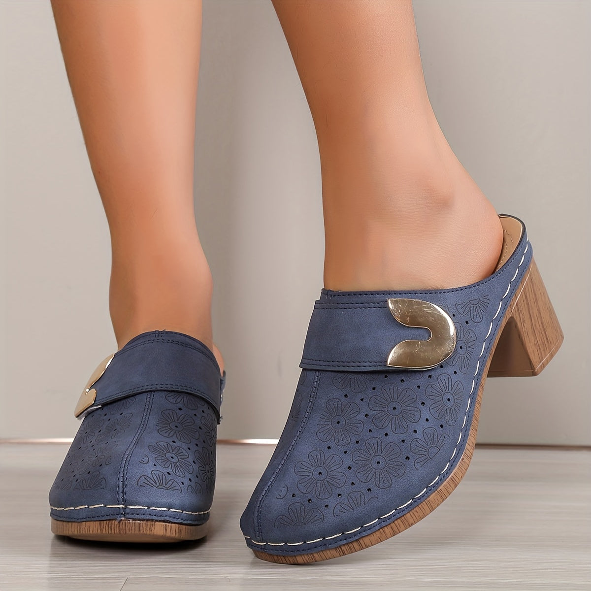 Luna | Fashionable women's sandals with floral pattern and thick heel