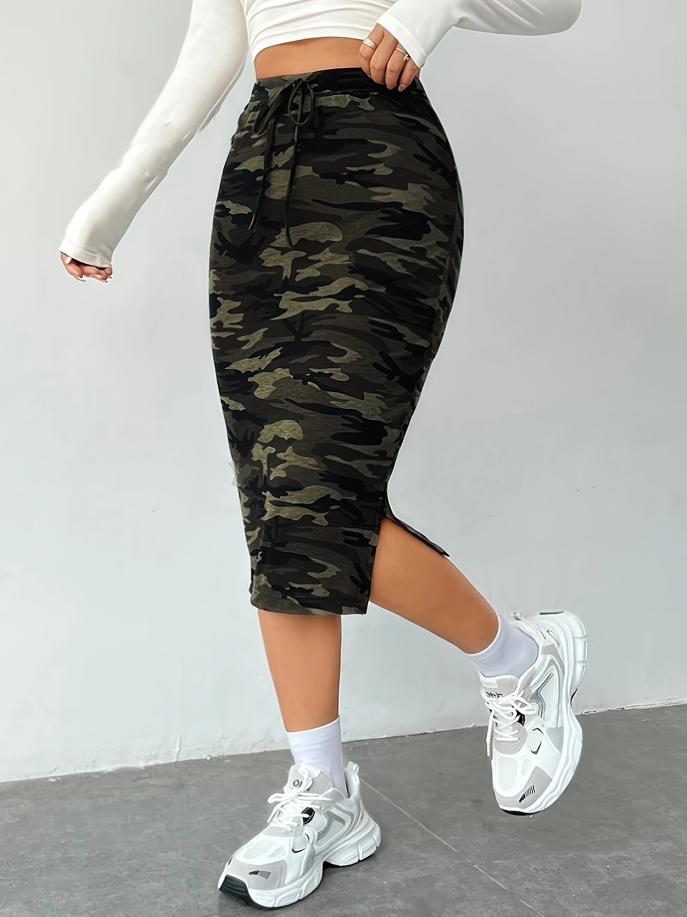 Noa | Krijtstreep rok met split in camouflageprint
