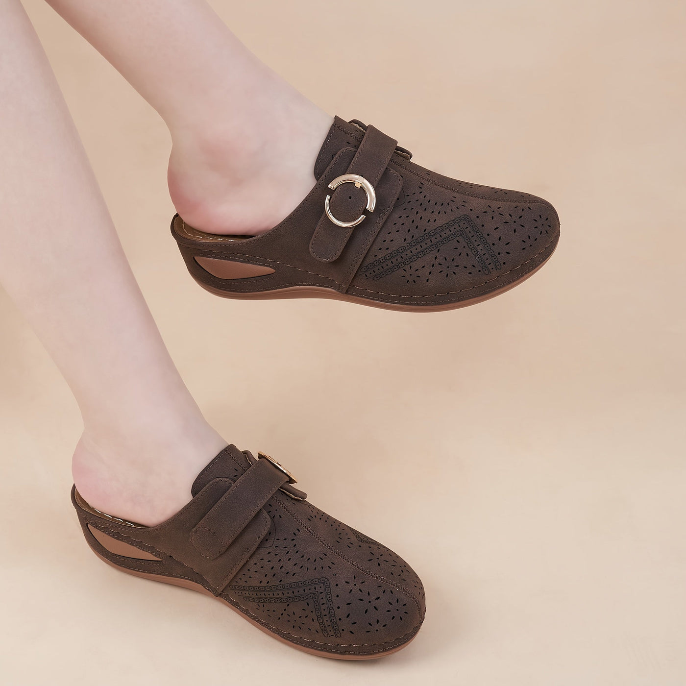 Lotte | Comfortable massaging sports sandals in solid color