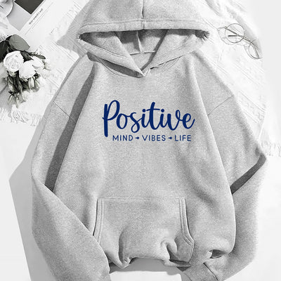 Noa | Modieuze dames hoodie met letterprint en kangoeroezak
