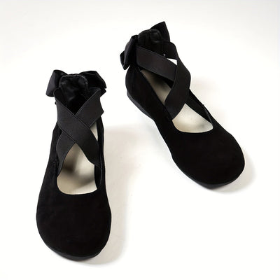 Chique | Zwarte fluwelen balletflats met elastische kruisband en strik