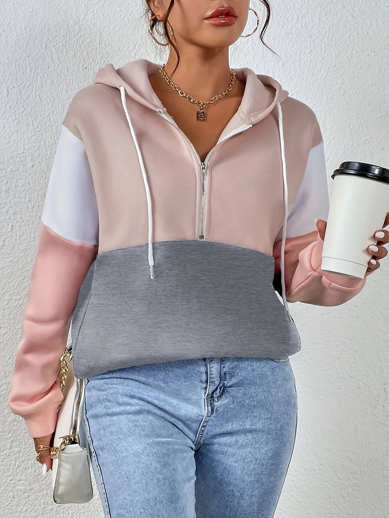 Lotte | Elegant zip-up hoodie with color blocks