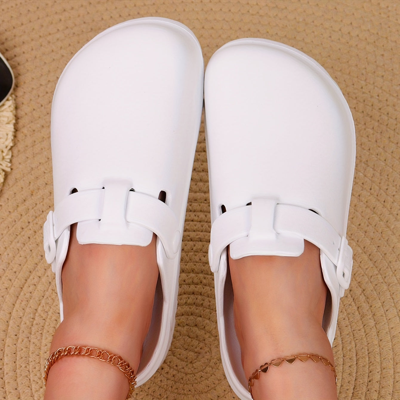 Loes | Comfortable and sustainable clogs