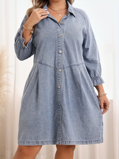 Sophie | Effen licht gewassen blauwe denim jurk met knoopsluiting en ruffle mouw