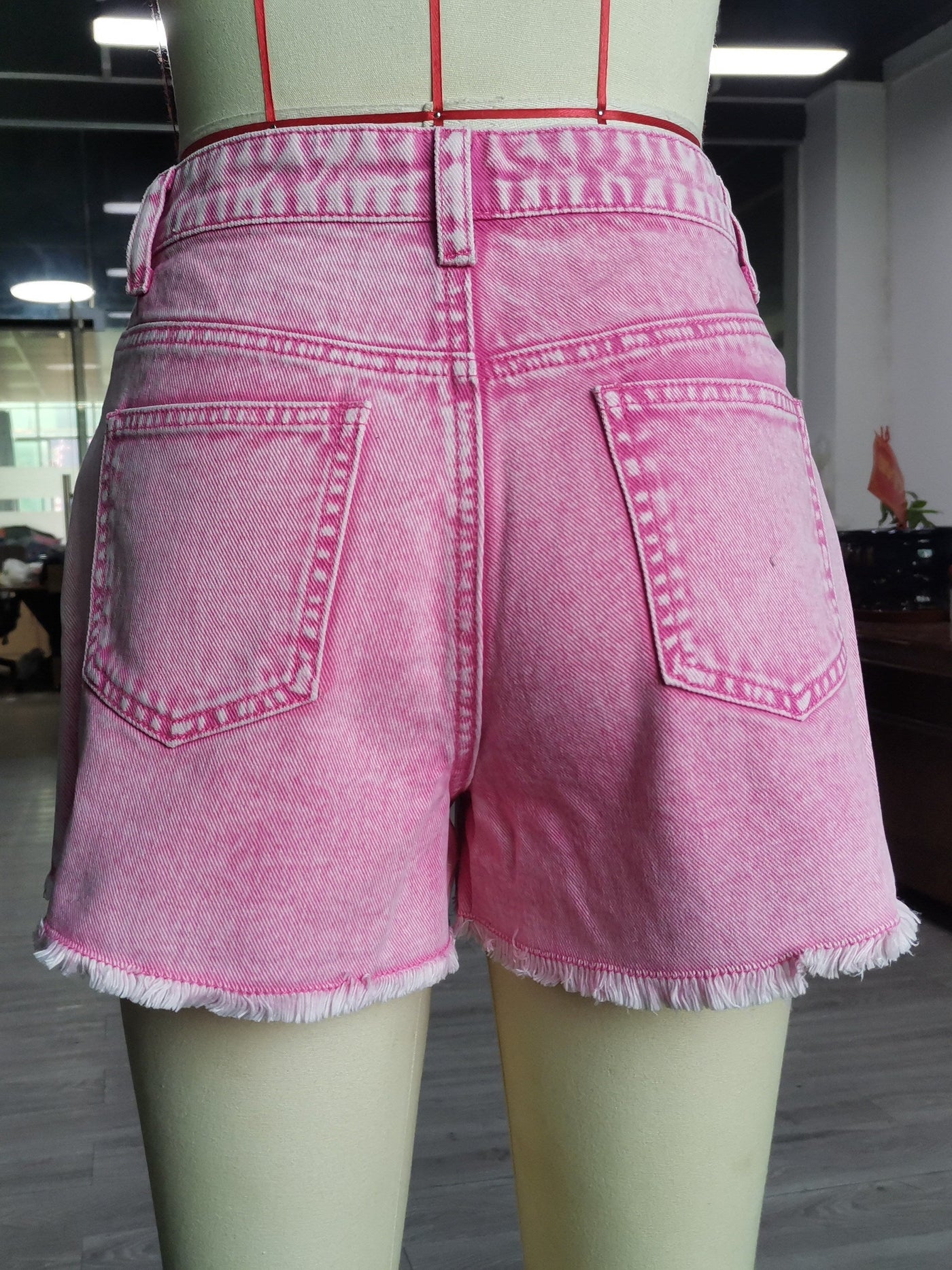 Lotte | White jeans with an unfinished hem and a high waist