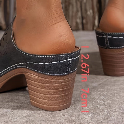 Lotte | Women's clogs with floral cutout and soft sole