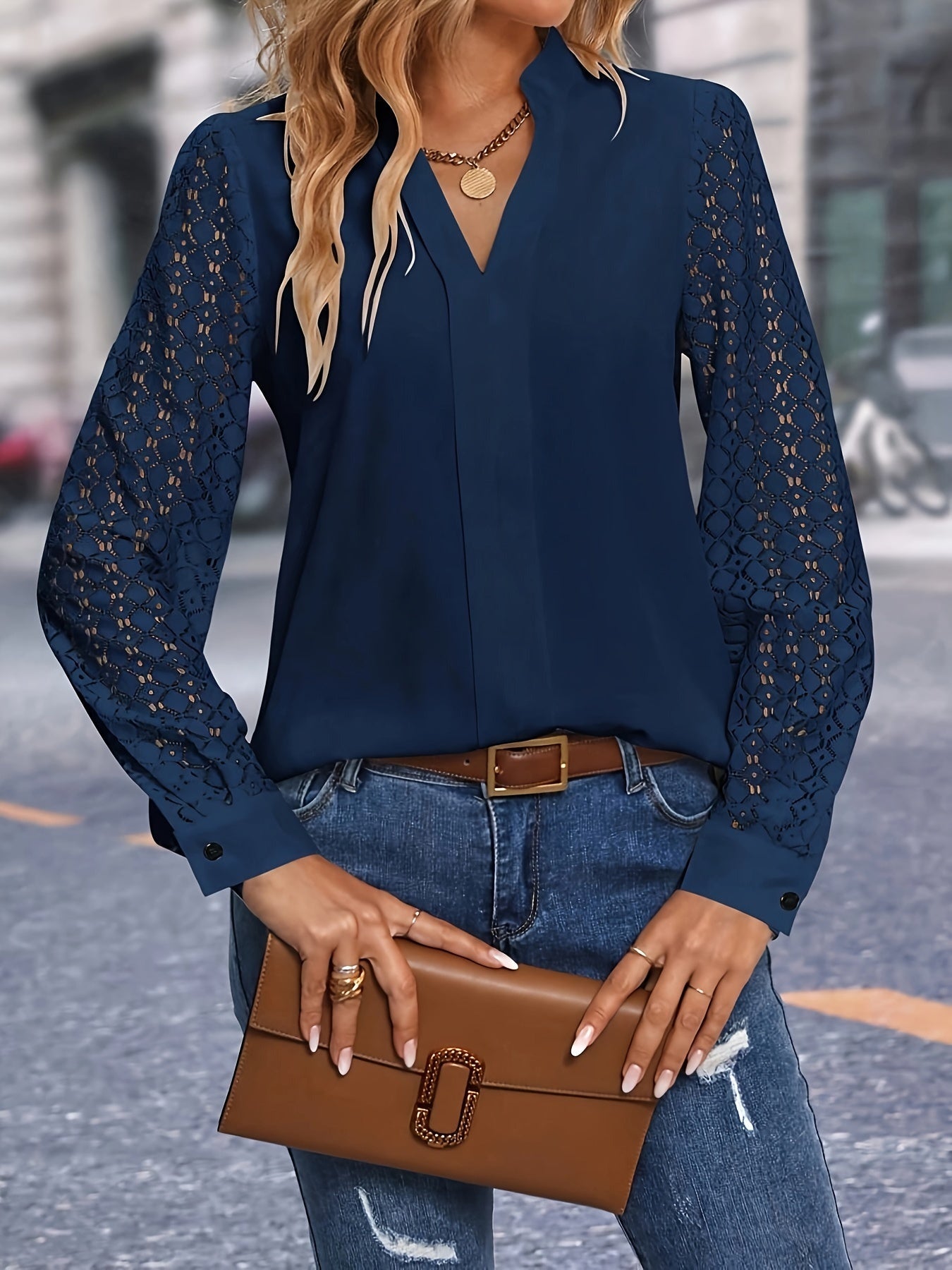 Fleur | Elegant blouse with lace details