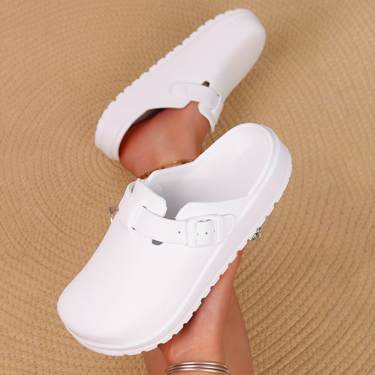 Loes | Comfortable and sustainable clogs